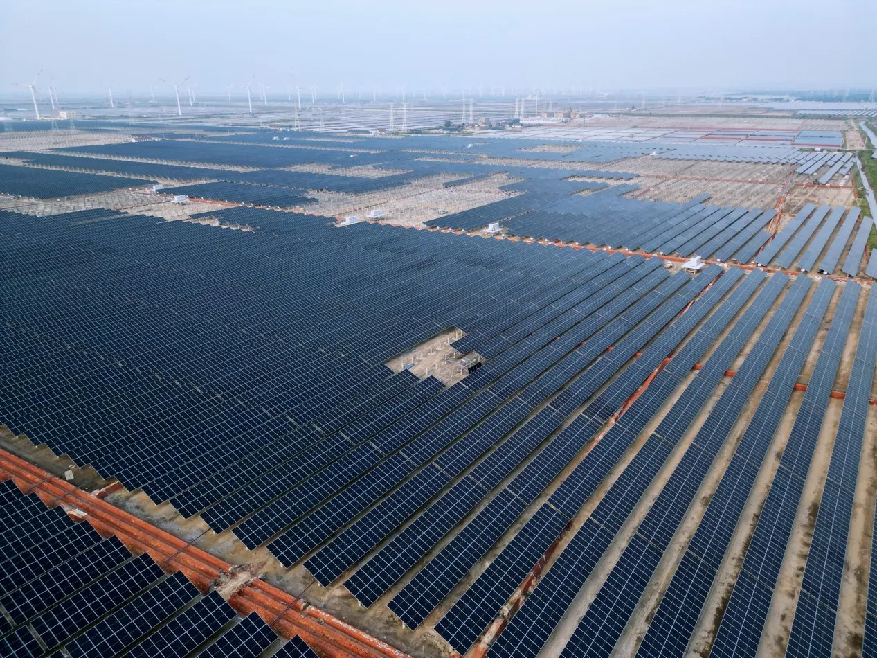 Grand Sunergy Supports Full-Capacity Grid Connection of the 600MW "Salt-PV Hybrid" Project in Laizhou Tushan