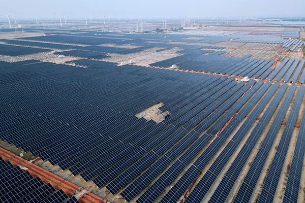 Grand Sunergy Supports Full-Capacity Grid Connection of the 600MW "Salt-PV Hybrid" Project in Laizhou Tushan